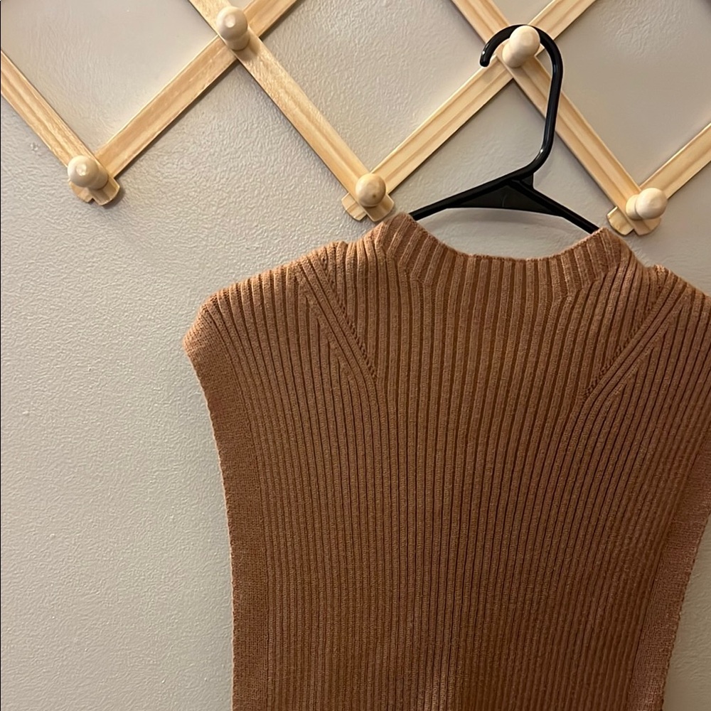 Stylish Brown Ribbed Knit Top - Picture 2 of 3